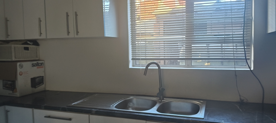 5 Bedroom Property for Sale in Ravensmead Western Cape